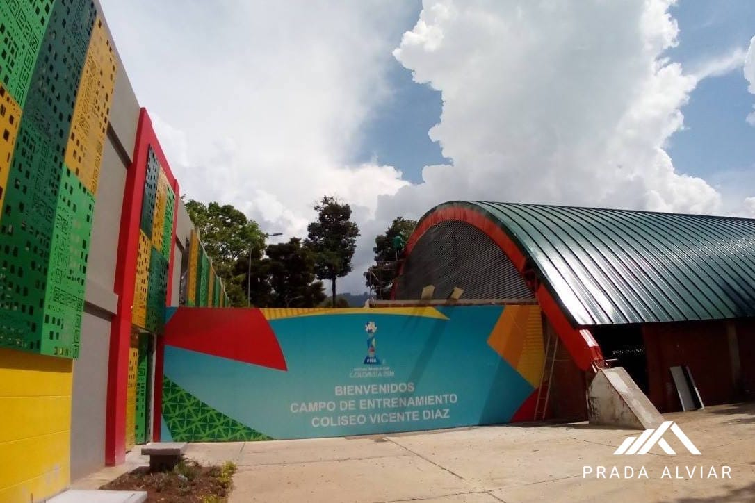Fabricación e Instalación de Cubierta metálica curva con Teja Standing Seam sin traslapo en Colegio Vicente Diaz - Bucaramanga, Santander