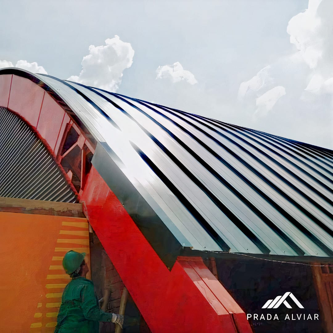 Fabricación e Instalación de Cubierta metálica curva con Teja Standing Seam sin traslapo en Colegio Vicente Diaz - Bucaramanga, Santander