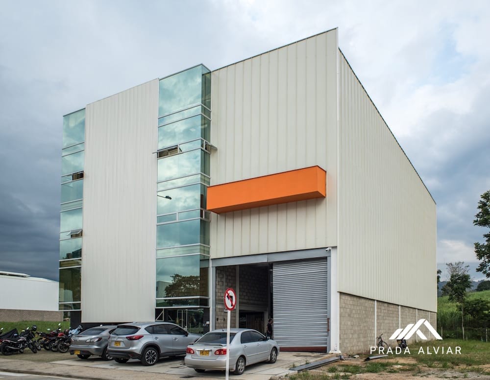 Fabricación e Instalación de Fachada metálica sin traslapo Standing Seam DESKA en Zona franca - Bucaramanga, Santander