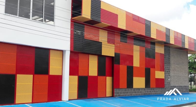 Fabricación e Instalación de Fachada metálica microperforada en Casa del Aceite - Arauca, Arauca