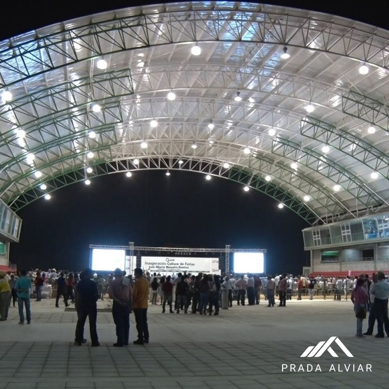 Fabricación e Instalación de Cubierta y estructura metálica curva con teja sin traslapo Standing Seam DESKA en Ferias Ganaderas de Valledupar - Valledupar, Cesar