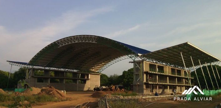 Fabricación e Instalación de Cubierta y estructura metálica curva con teja sin traslapo Standing Seam DESKA en Ferias Ganaderas de Valledupar - Valledupar, Cesar
