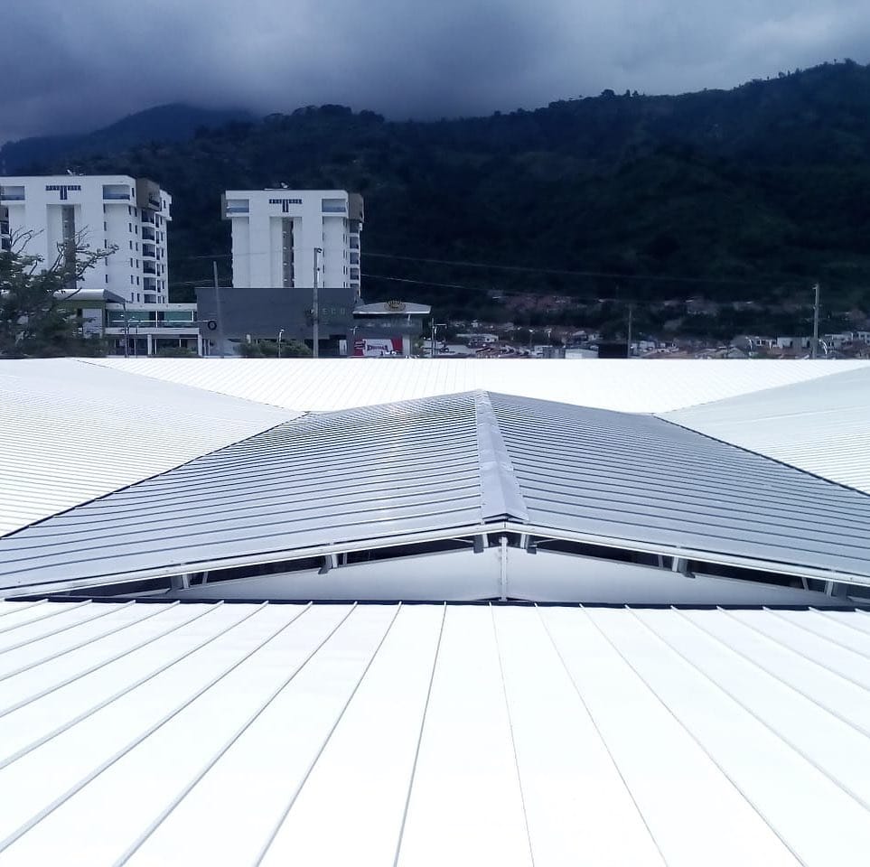 Fabricación e Instalación de Cubierta con Teja Standing Seam sin traslapo en Metrolinea Bucaramanga - Bucaramanga, Santander