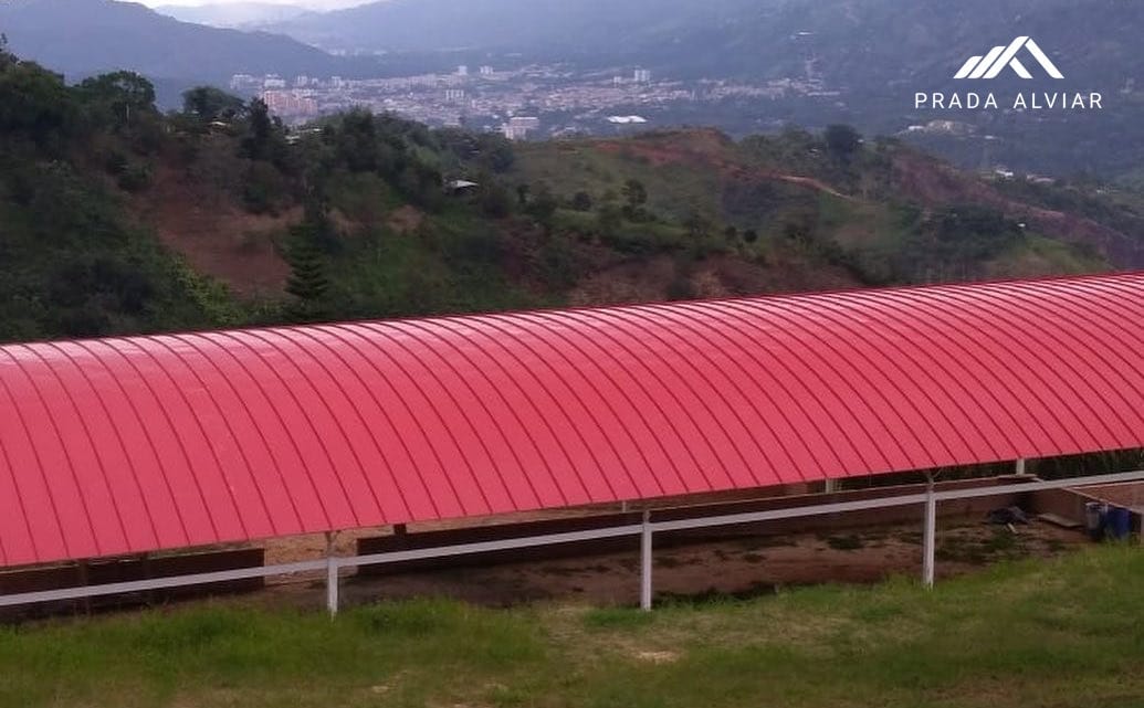 Fabricación e Instalación de Cubierta con Teja Standing Seam sin traslapo en Mesa de los Santos - Piedecuesta, Santander