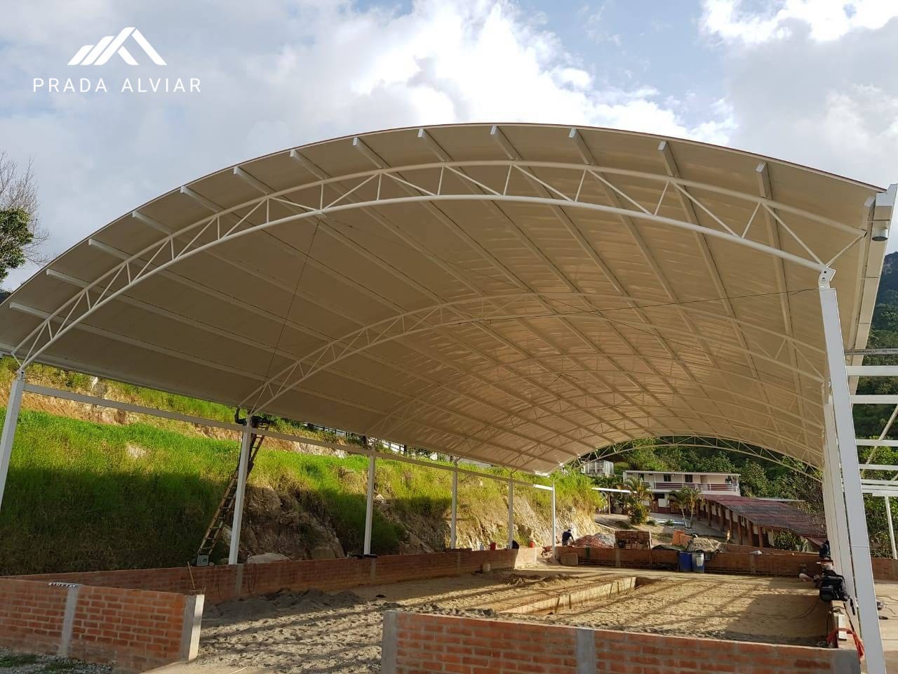 Fabricación e Instalación de Cubierta con Teja Standing Seam sin traslapo en Mesa de los Santos - Piedecuesta, Santander