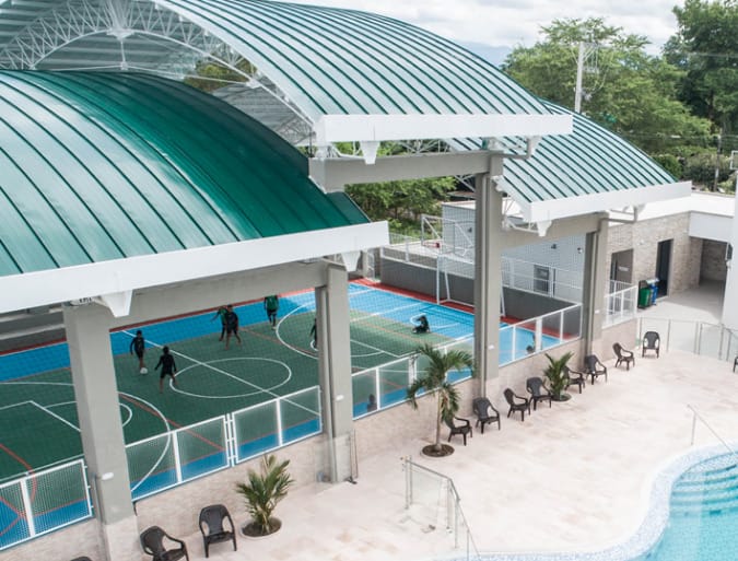 Fabricación e Instalación de Cubierta con Teja Standing Seam sin traslapo en Sede recreacional Comfenalco - Sabana de torres, Santander